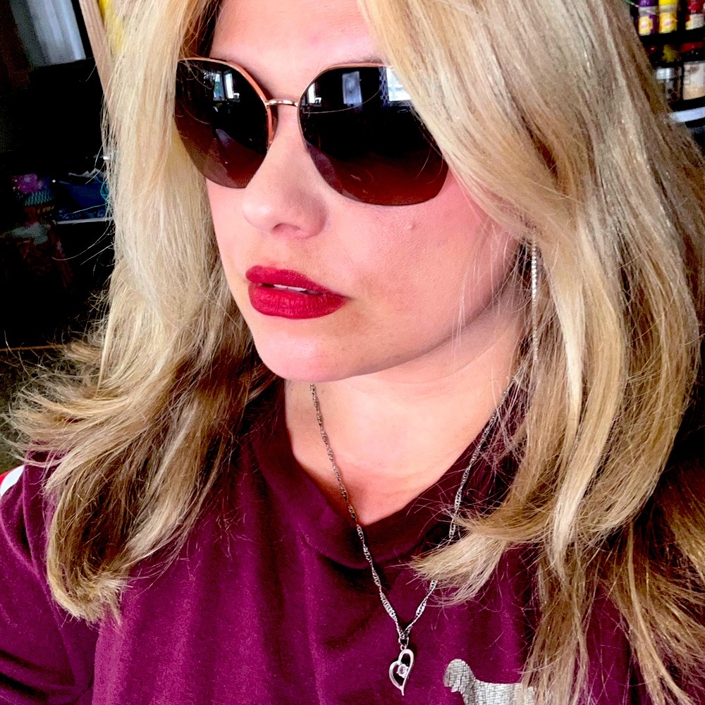 Meet your Posher, Jennifer